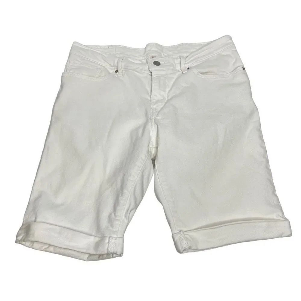 Levi’s vintage 90’s white Bermuda shorts size 31